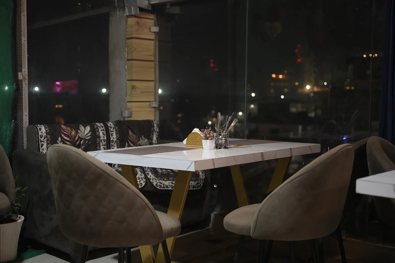 Indoor dining ambiance